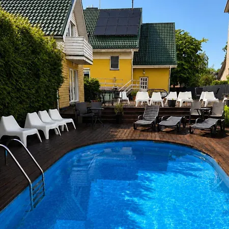 Lodge Pool Hause